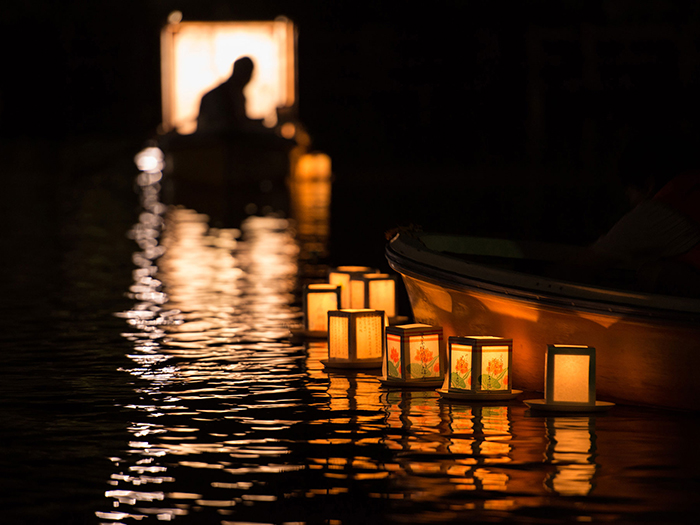 7月午後7時 川施餓鬼